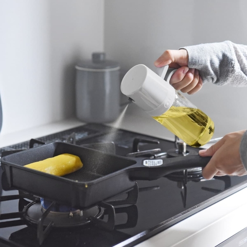 油の量を1/6にカット！片手で1プッシュするだけの「オイルスプレー」が超便利