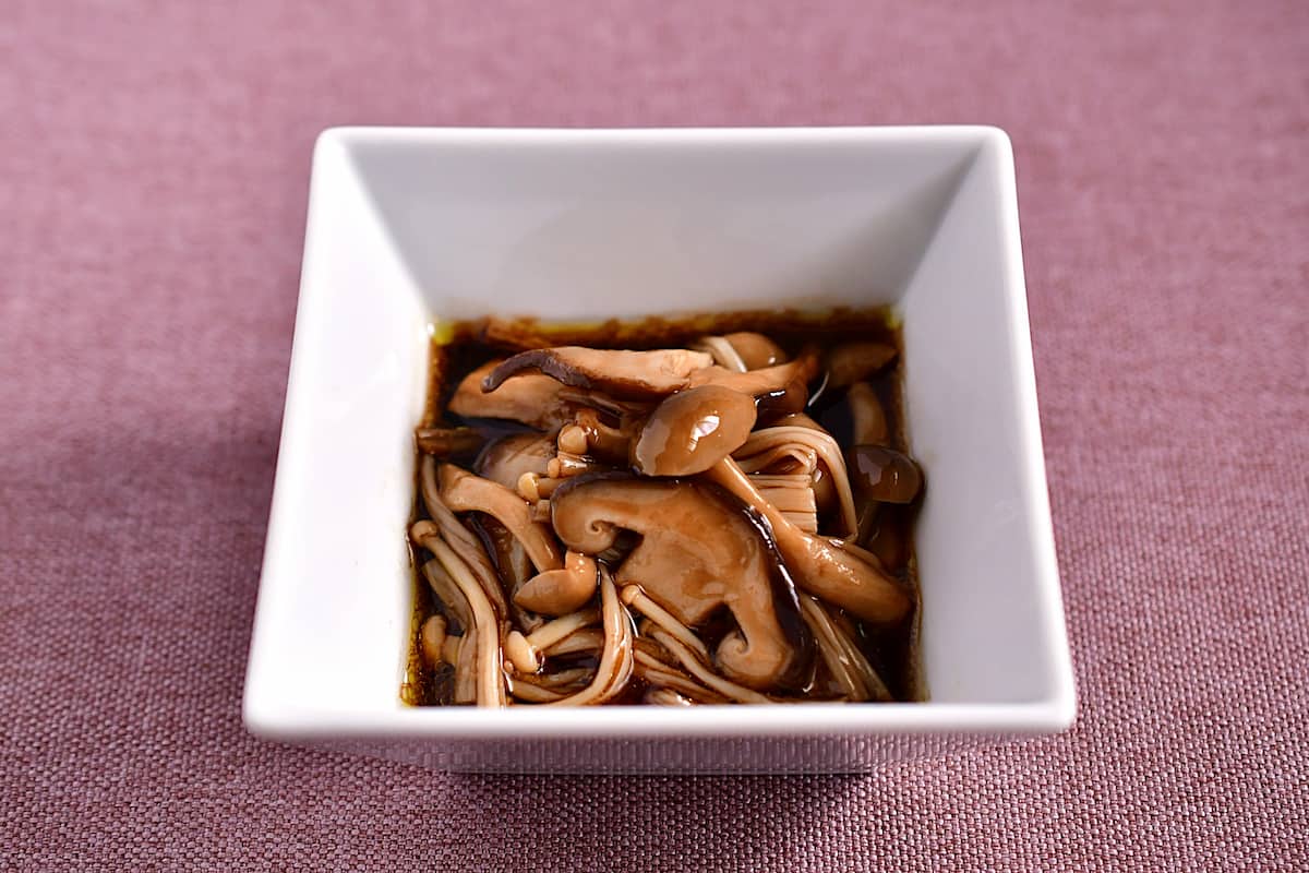 きのこのオイル漬けを使ったマリネ