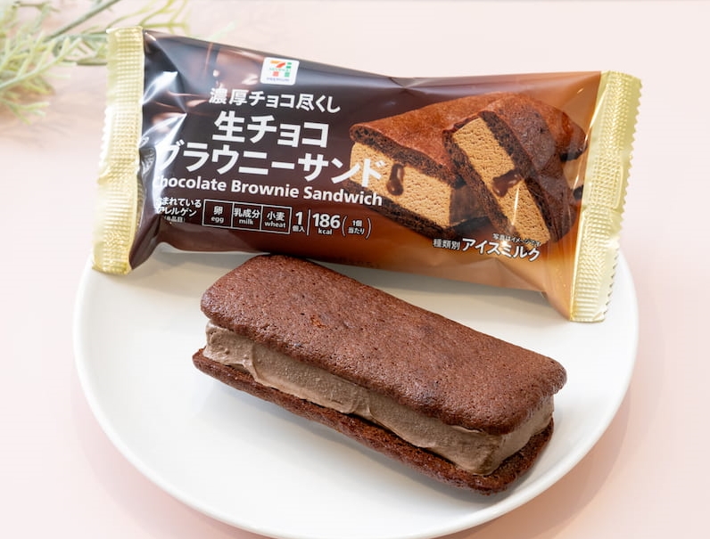 濃厚＆しっとり♪セブン新商品「生チョコブラウニーサンド」がチョコ好きにはたまらない！