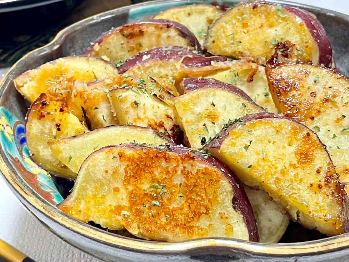 止まらないおいしさ！甘じょっぱさがクセになる「さつまいものハニーチーズ焼き」