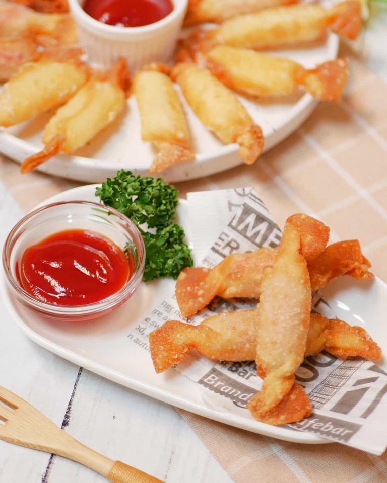 チーズ入りで最高…！キャンディ型がかわいい「パリパリウインナー」