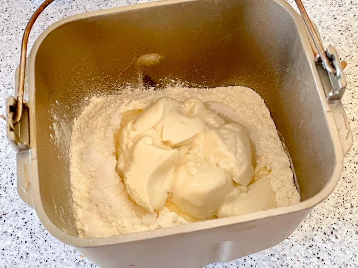 パンプキンクリームチーズの豆乳ヨーグルトパン