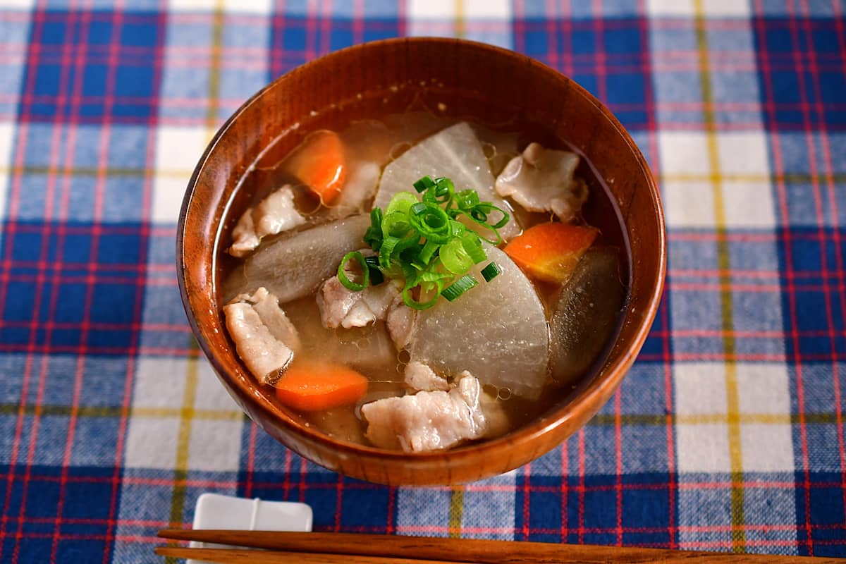 冷凍根菜ミックスを使った豚汁