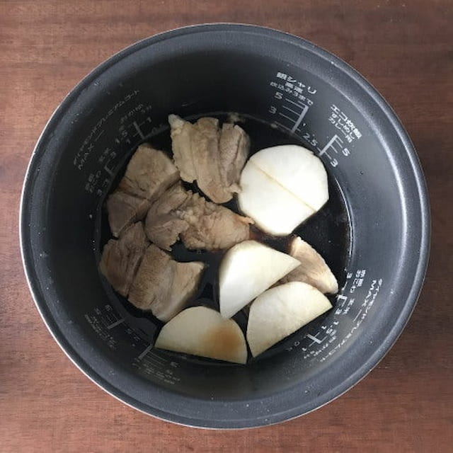 山本ゆりさんの「やわらか豚ばら大根」レシピ
