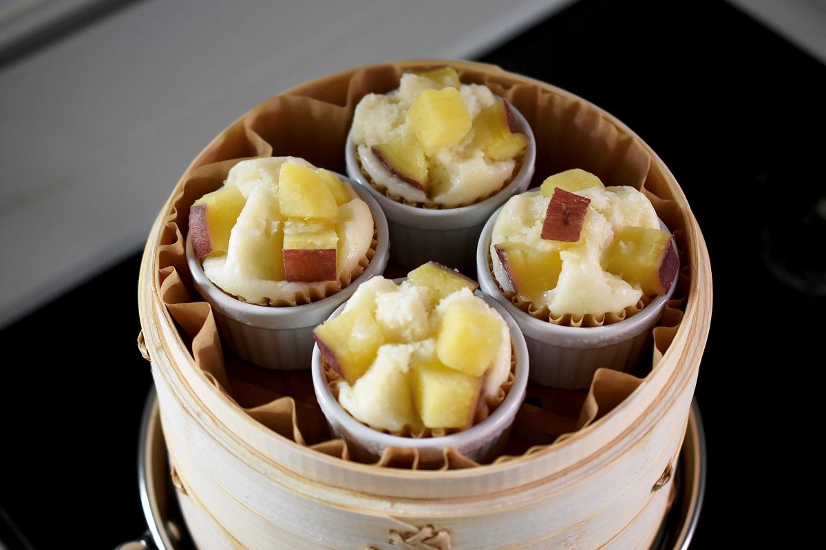 5分で生地完成！せいろでふっくらしっとり♪「さつまいもの米粉蒸しパン」