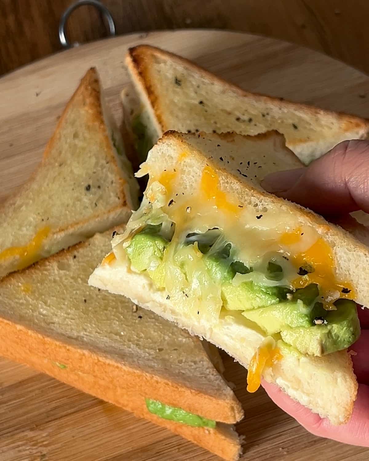 カリカリやみつきアボカドWチーズサンド