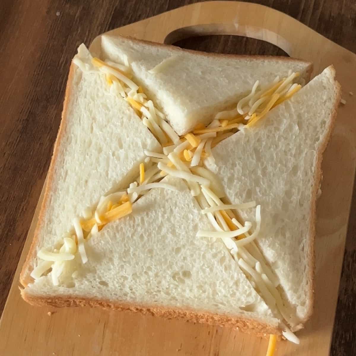 カリカリやみつきアボカドWチーズサンド