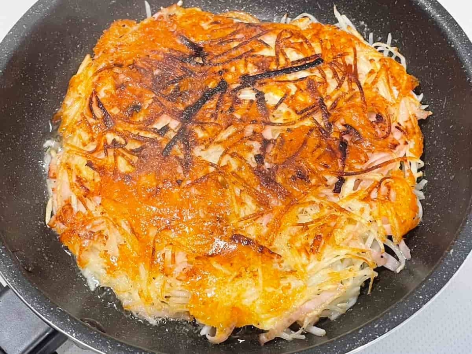 カリカリ食感がたまらない！「じゃがいもとハムチーズのガレット」