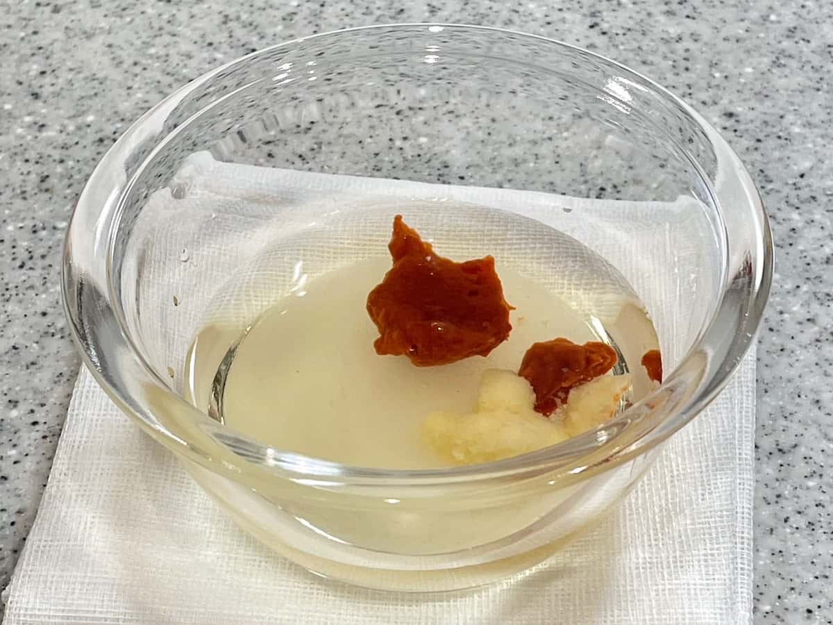 枝豆のワンタン皮巻き スイチリソース添え