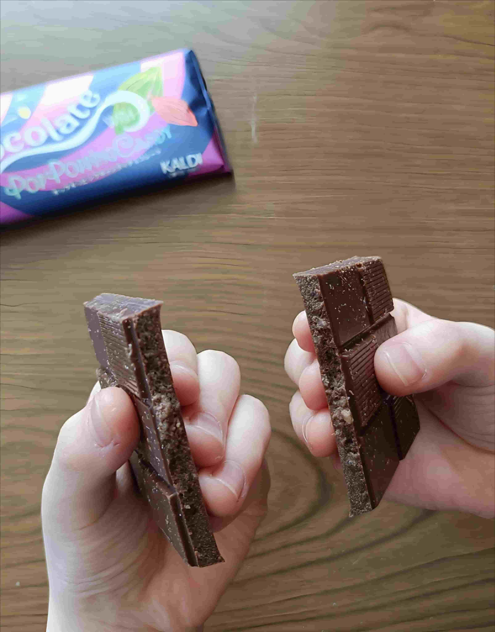 カルディ「ポップポッピングキャンディチョコレート」