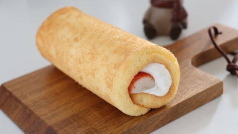 卵1つで作れる♪型なしでふわっふわ「ロールケーキ」レシピ