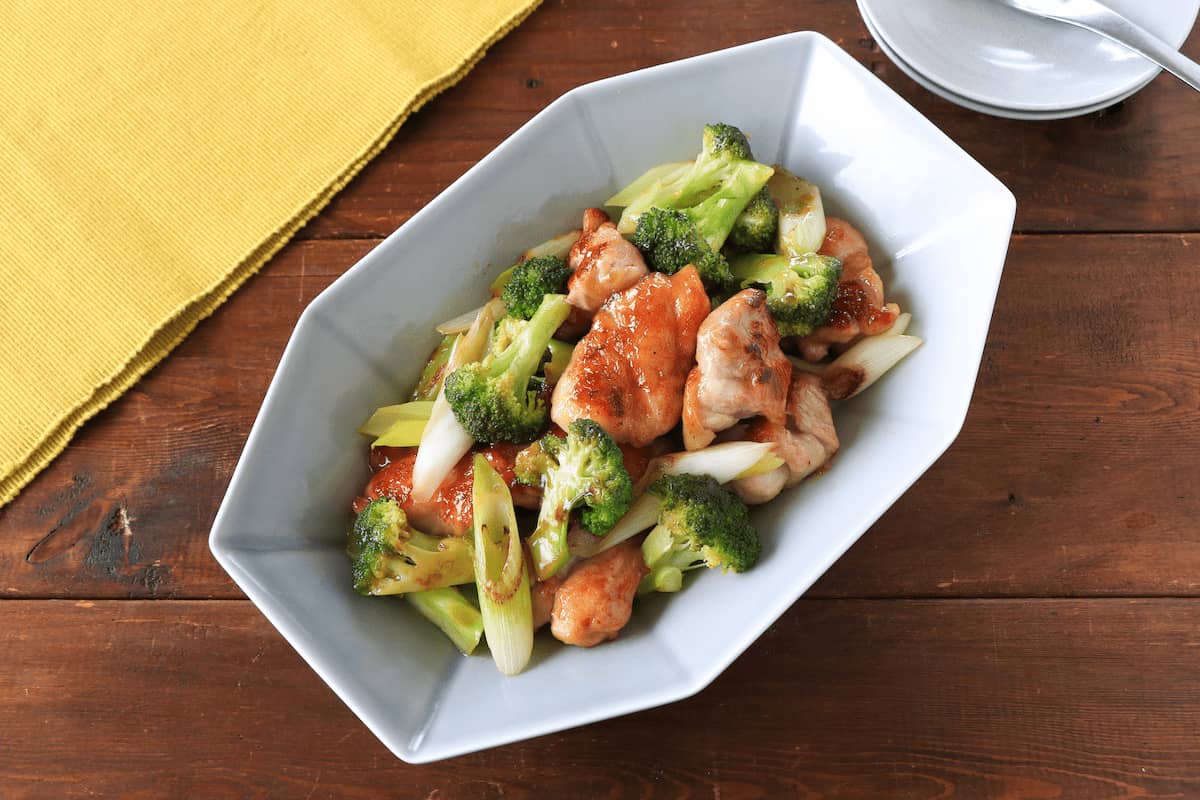 ブロッコリーが固くならないコツ付き！「鶏肉とブロッコリーの中華炒め」の作り方