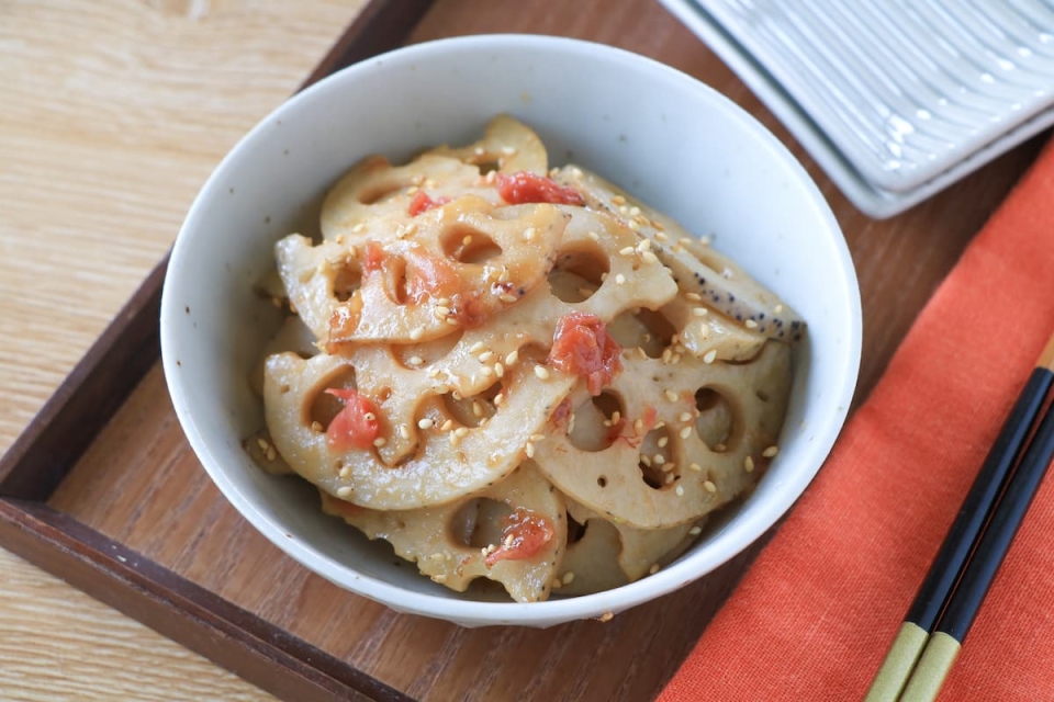 梅干しの酸味がアクセント♪「れんこんの梅きんぴら」の作り方