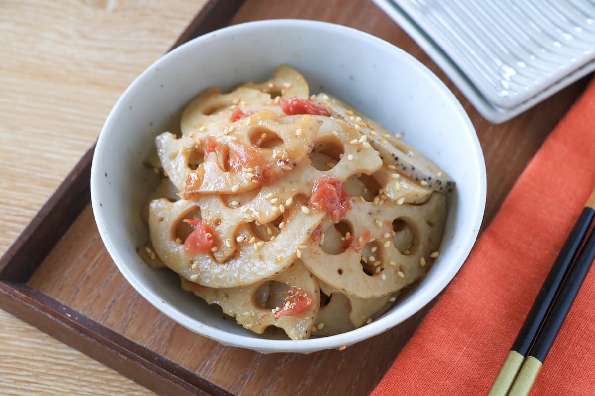 梅干しの酸味がアクセント♪「れんこんの梅きんぴら」の作り方