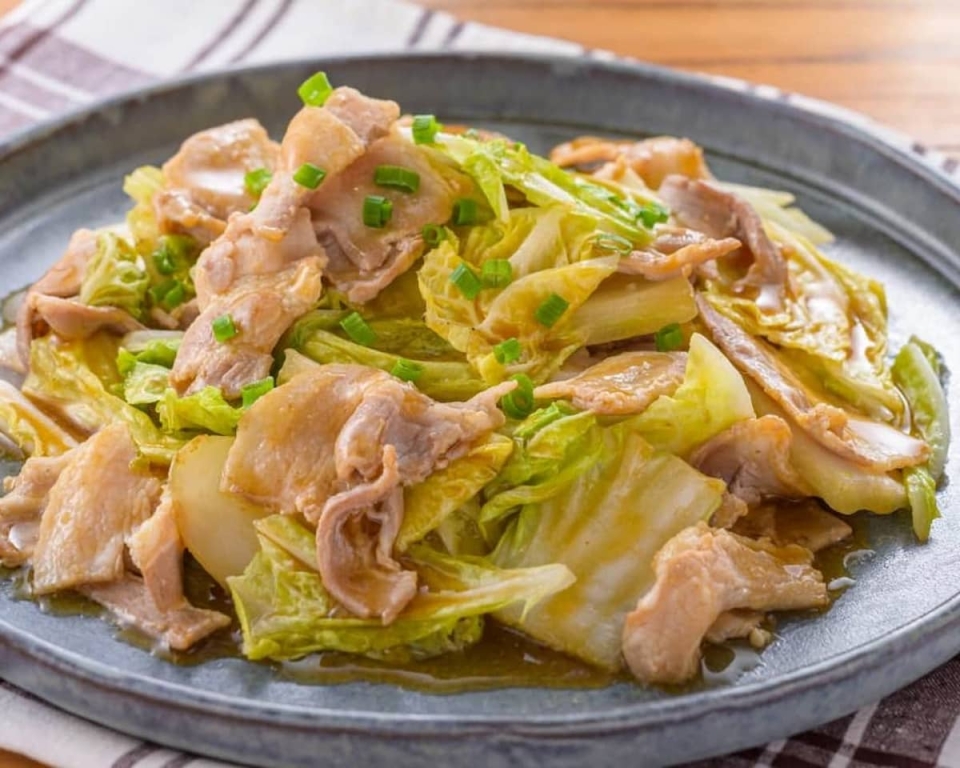 SNSで“いいね”殺到！味ぽんで誰でも絶品「豚バラ白菜炒め」の作り方