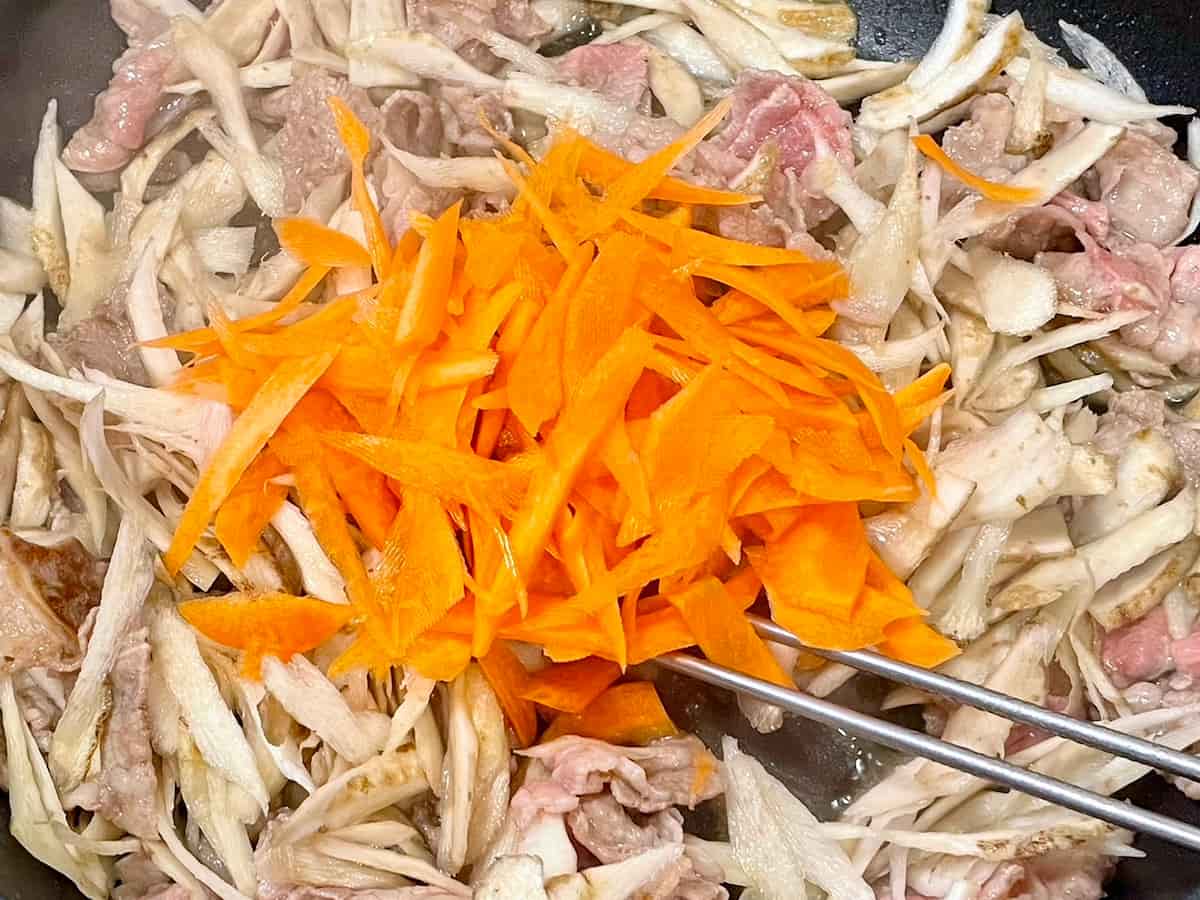 牛肉入り彩りきんぴらごぼう