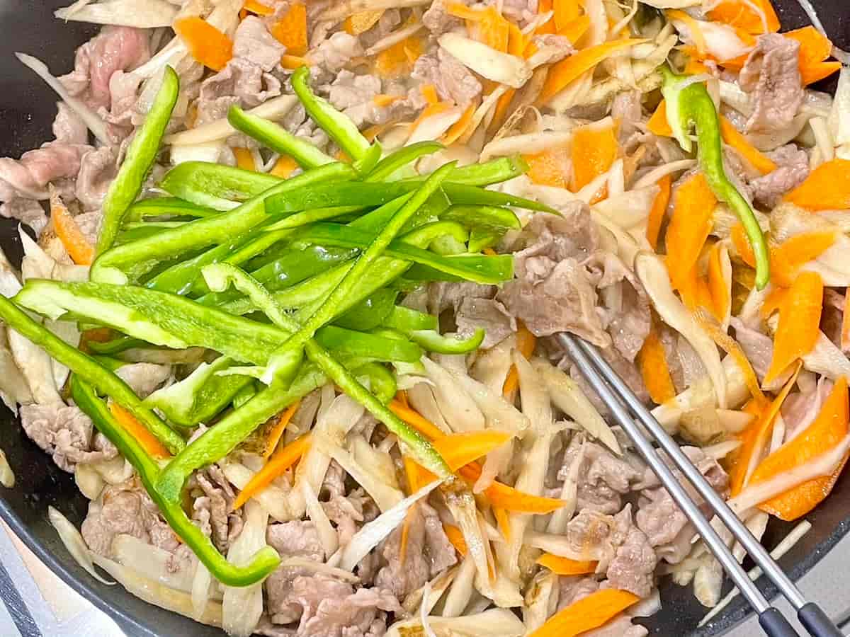 牛肉入り彩りきんぴらごぼう