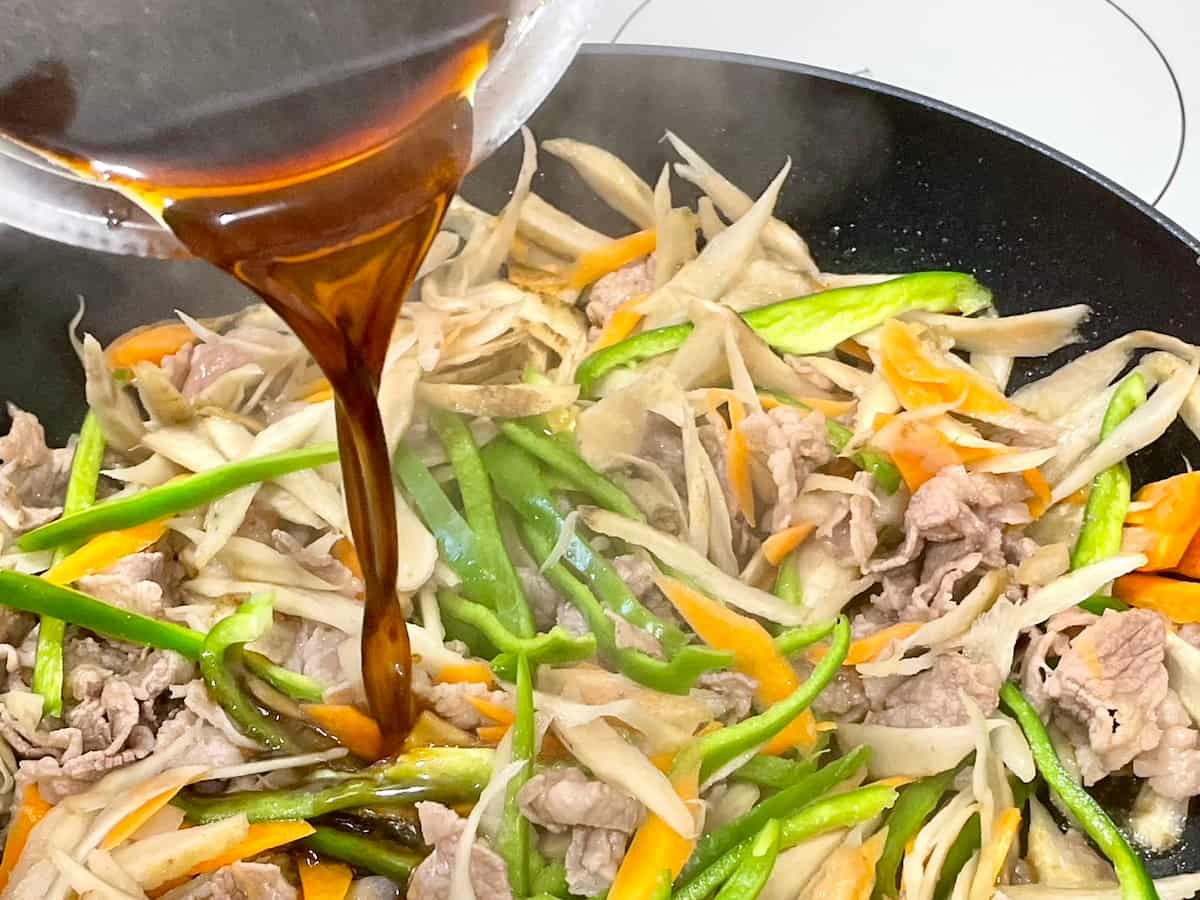 牛肉入り彩りきんぴらごぼう