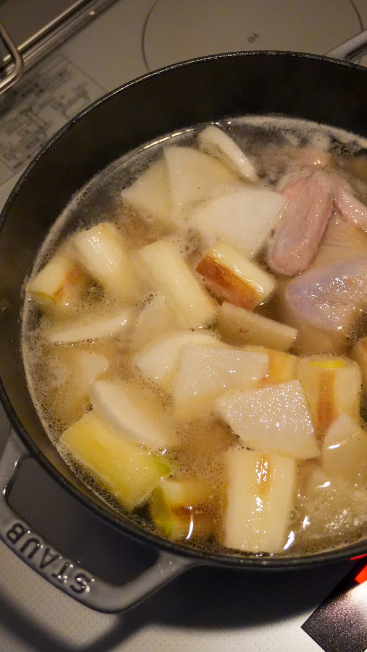 大きな鍋で煮る