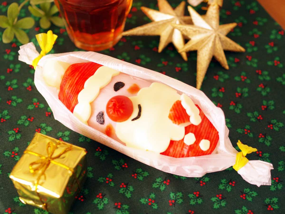子どもが喜ぶ♪ 「サンタクロースのスティックおにぎり」レシピ