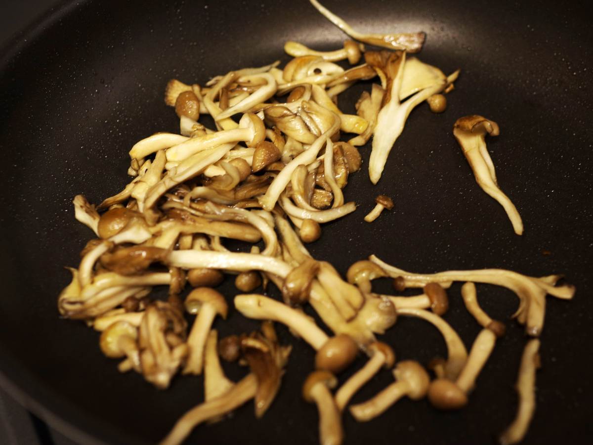 「生ハムときのこのダッチベイビー」レシピ01