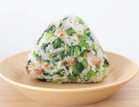 もりもり食べられる！やさしいおいしさの「おかかおにぎり」