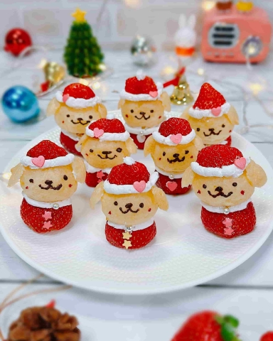当日でもOK！いちご×シュークリームで簡単に作れる「いちごのサンタクロース」