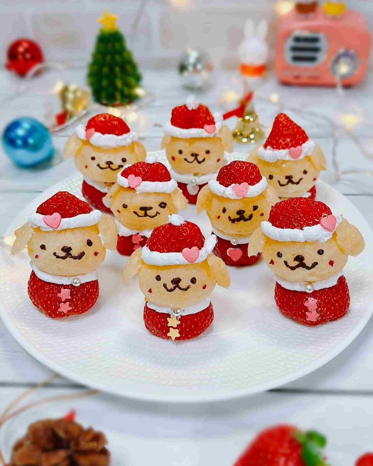 当日でもOK！いちご×シュークリームで簡単に作れる「いちごのサンタクロース」