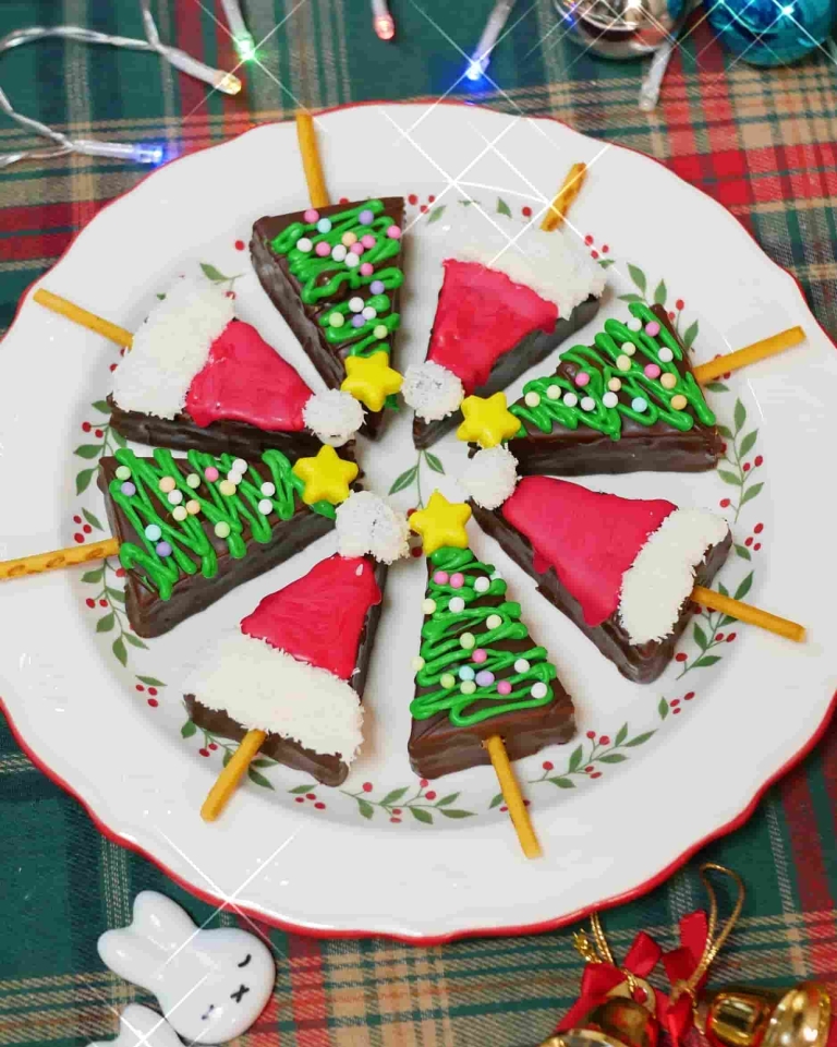 市販のシルベーヌが大変身！子どもと作れる「クリスマスツリー＆サンタ帽」