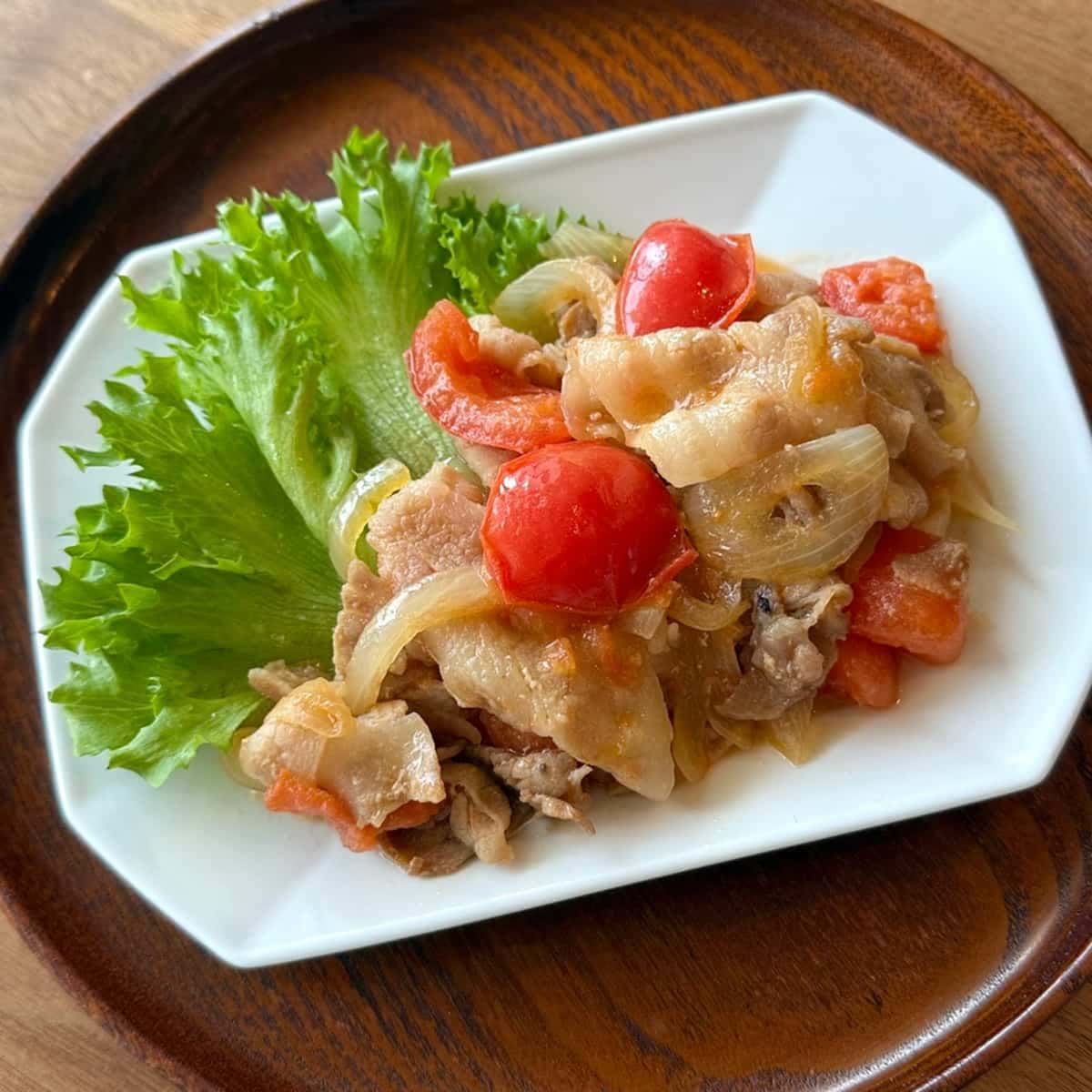 まるで洋食屋さん！特別な気分になれる「トマトバターの洋風しょうが焼き」