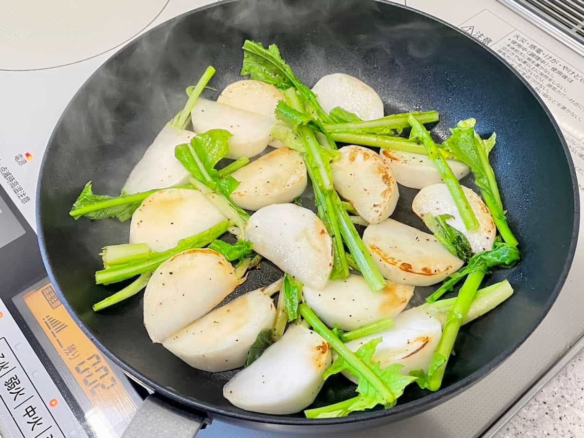 かぶと粉チーズのオリーブオイルソテー