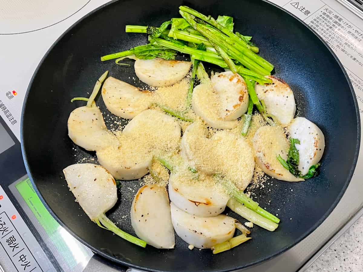 かぶと粉チーズのオリーブオイルソテー