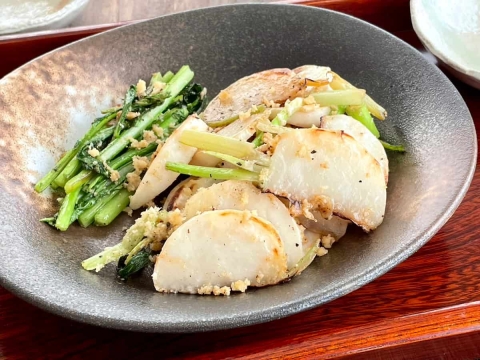 シンプルなのに驚くおいしさ！「かぶと粉チーズのソテー」の作り方