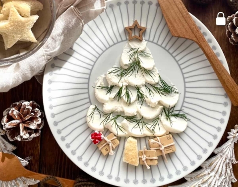 お皿に塗るだけで完成！アレンジ自在の「クリームチーズツリー」が楽しい♪