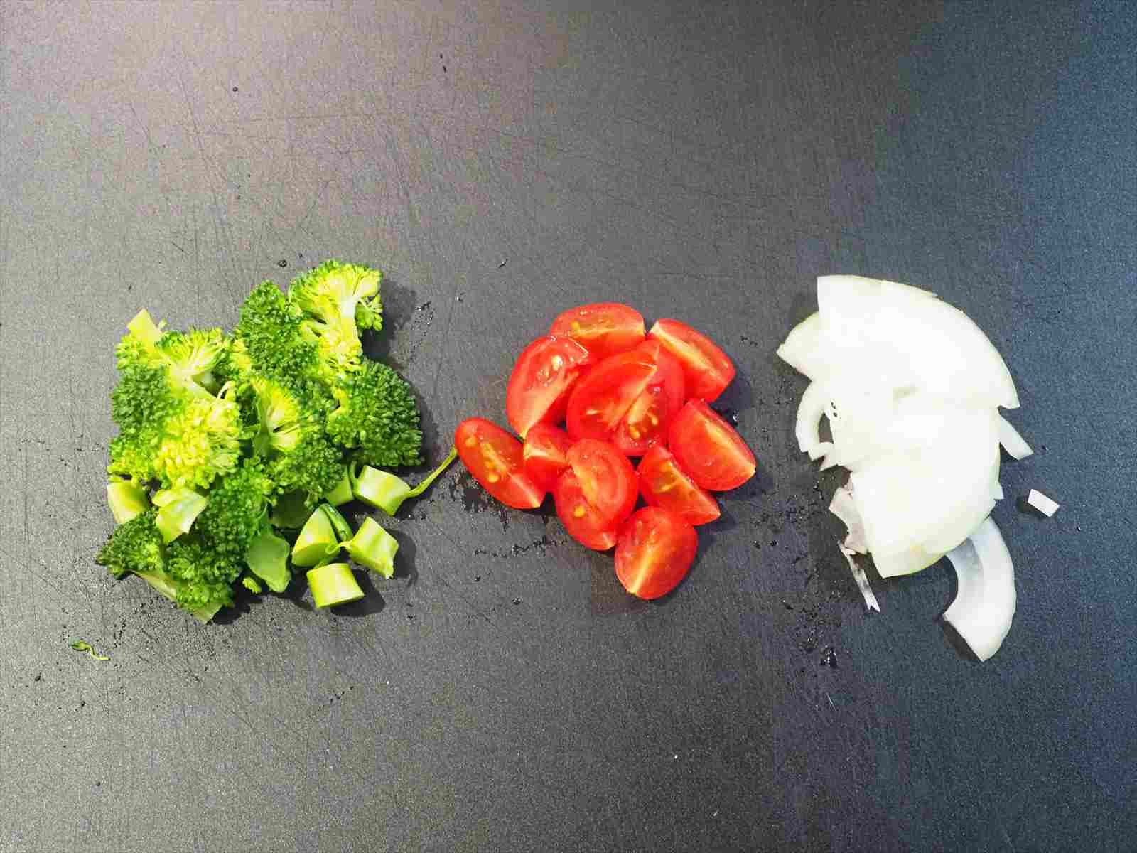 鶏むね肉のピザ風フライパン焼き