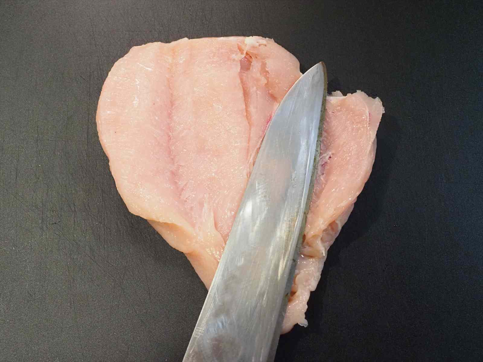 鶏むね肉のピザ風フライパン焼き