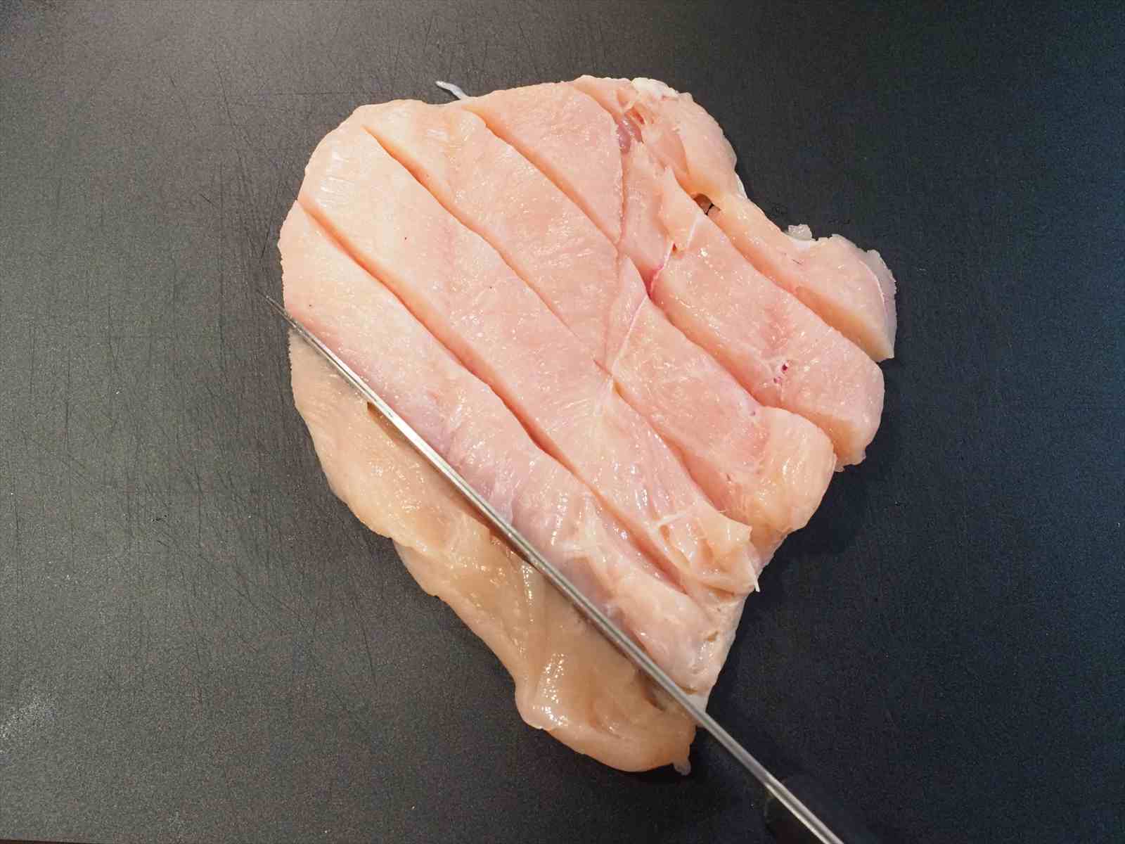 鶏むね肉のピザ風フライパン焼き