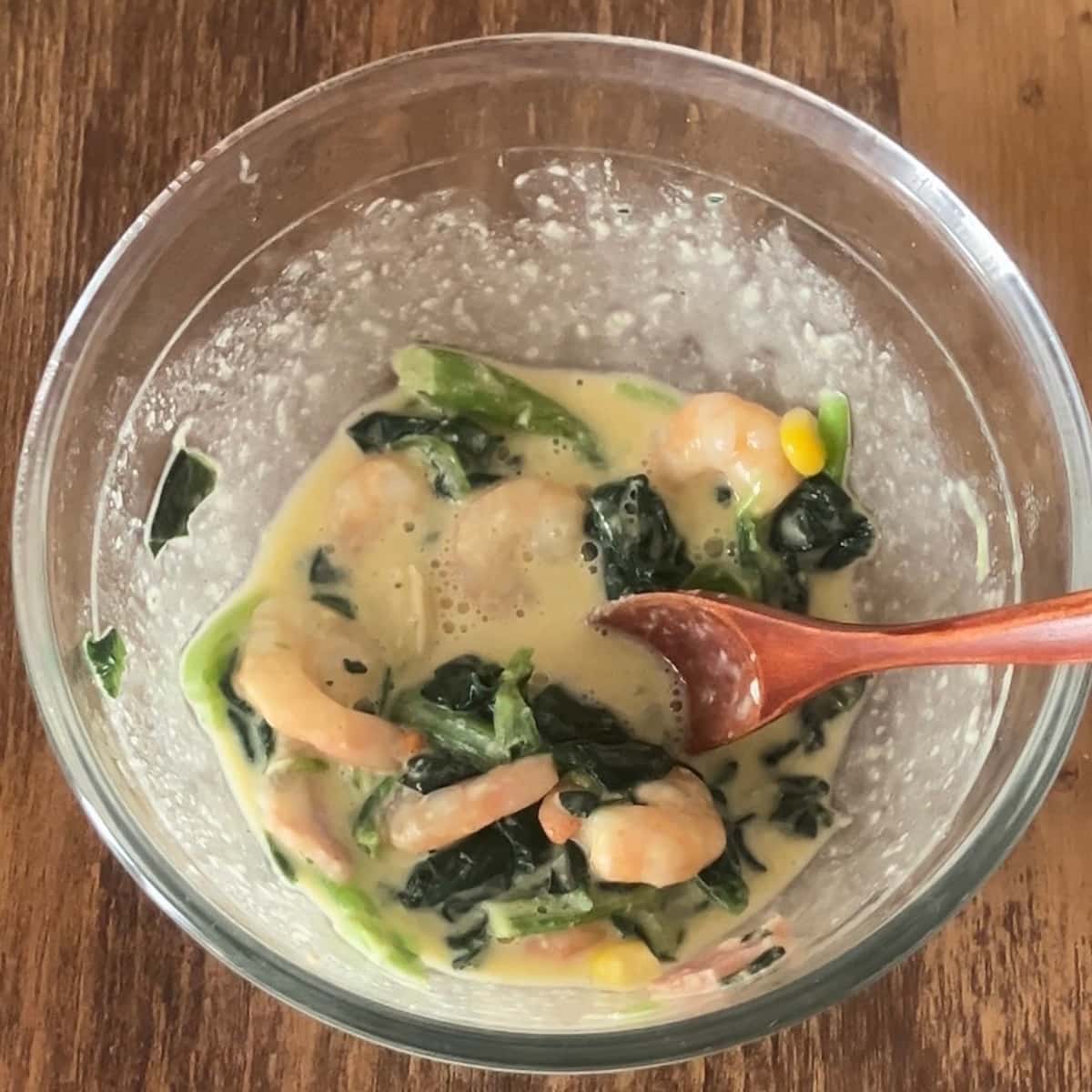 えびとほうれん草のグラタントースト