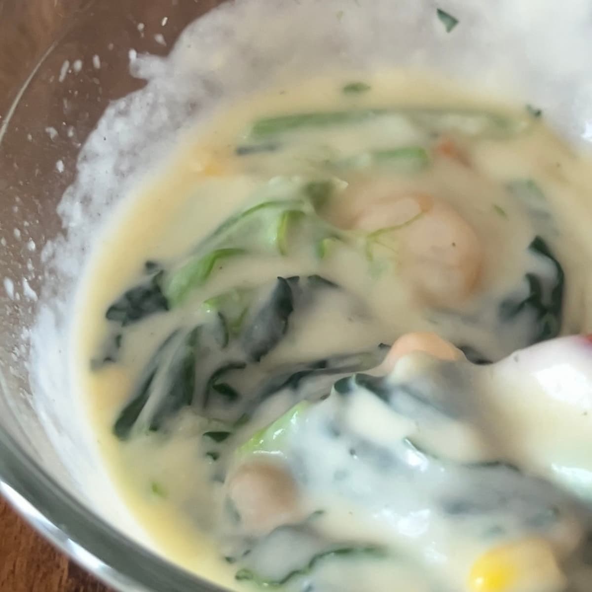 えびとほうれん草のグラタントースト