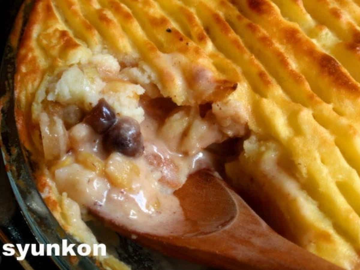 山本ゆりさん マッシュポテトで蓋をした鶏ときのこのクリーム煮