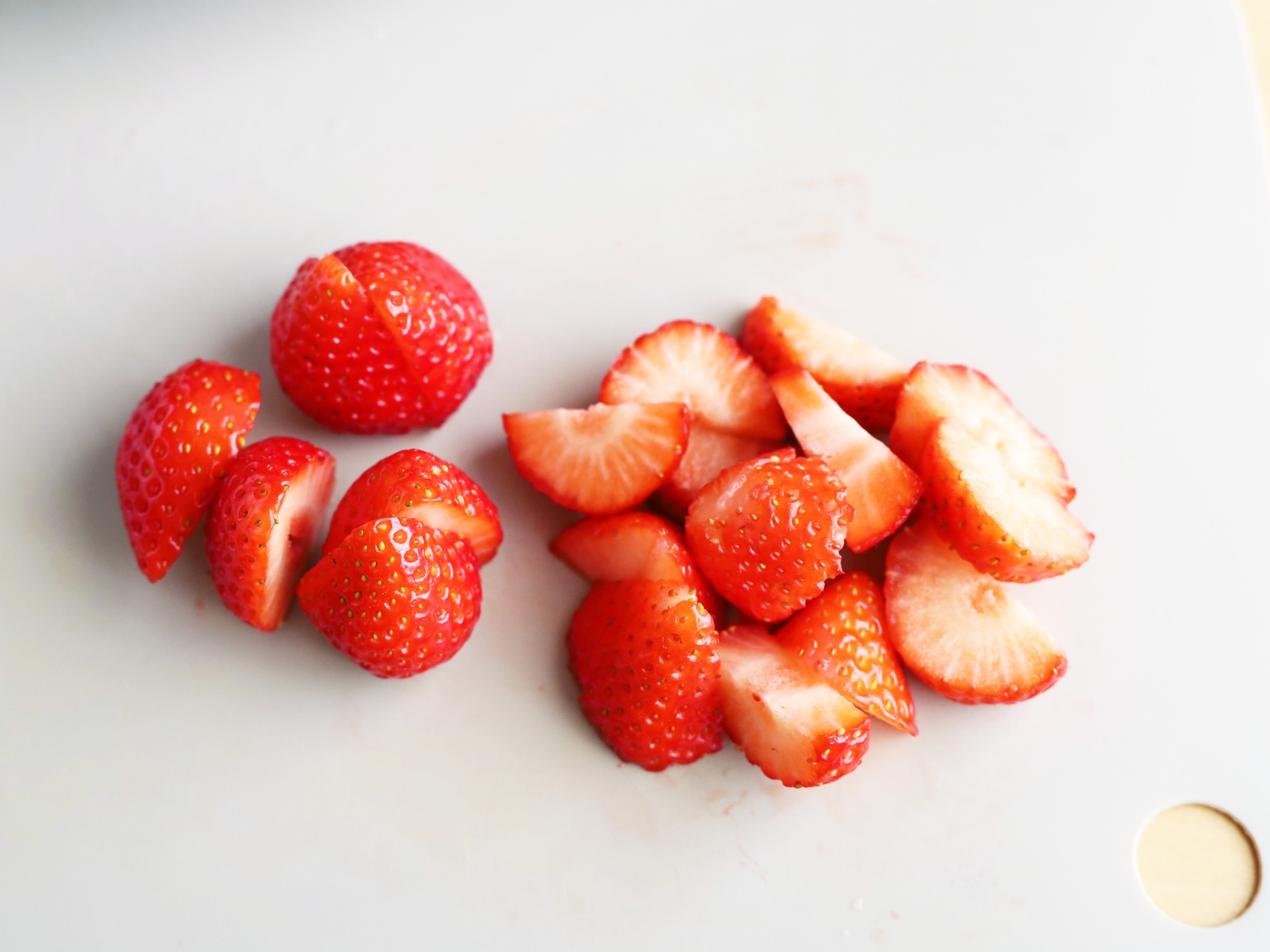 「市販の切れてるロールケーキでブッシュドノエル」レシピ01