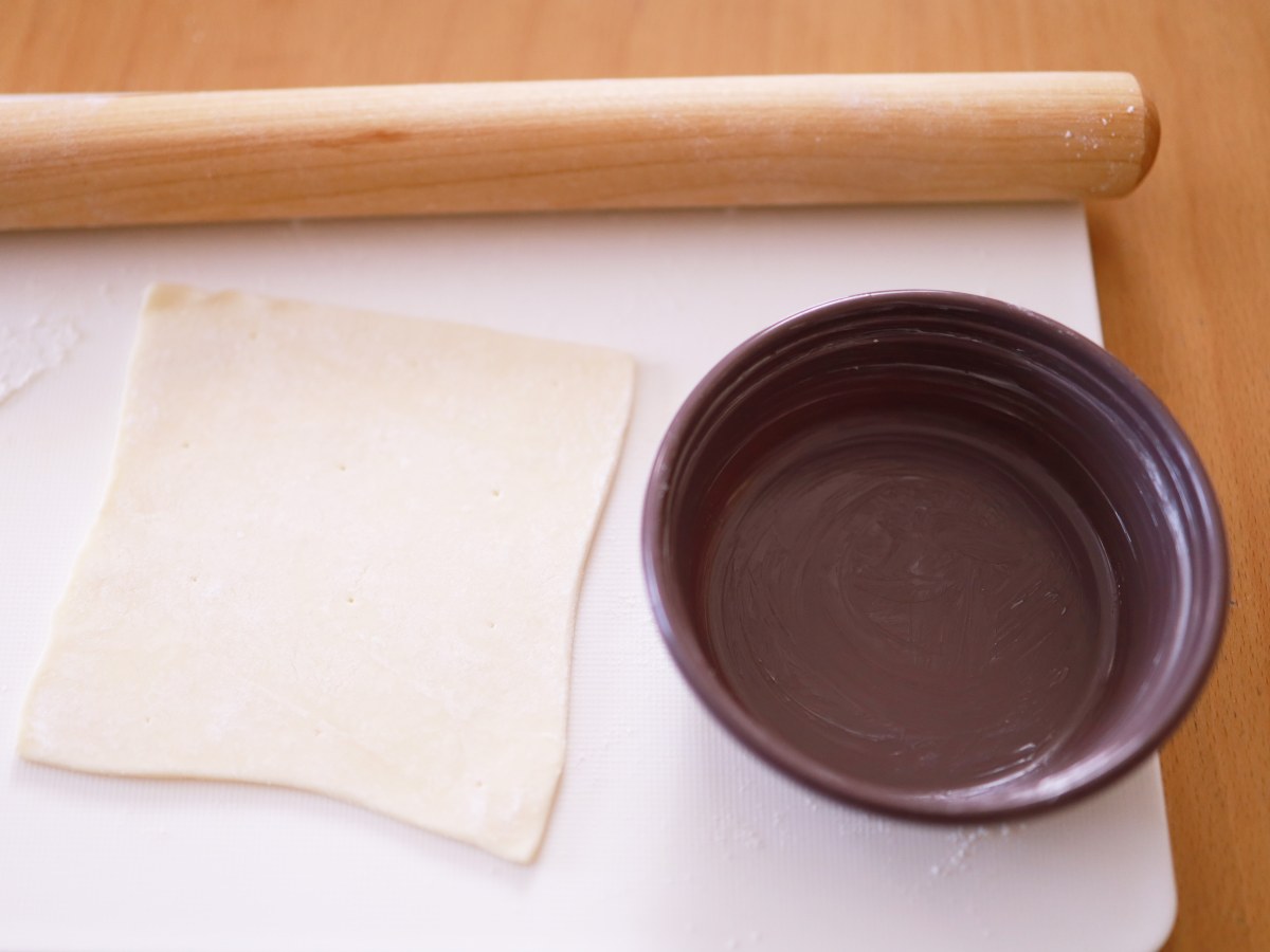 ひとり分サイズで配れる「ガレット・デ・ロワ」レシピ04