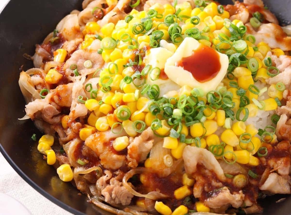 旨味がしみ込んで絶品！「豚肉×焼肉のたれ」のご飯もの