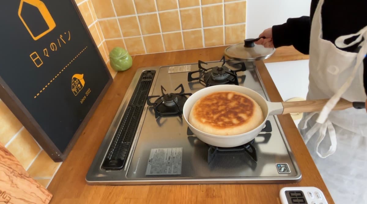 米粉、米粉パン、フライパン、焼き立てパン、パン、ワンパン