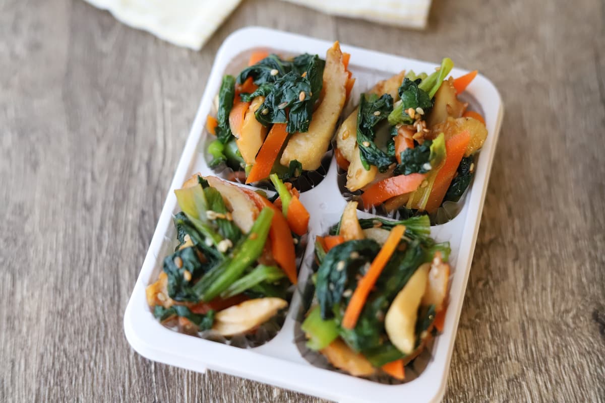 冷凍できる「小松菜とちくわのサッと炒め」がお弁当に便利♪