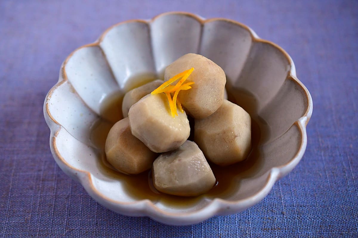 里芋のだし煮を使った白煮