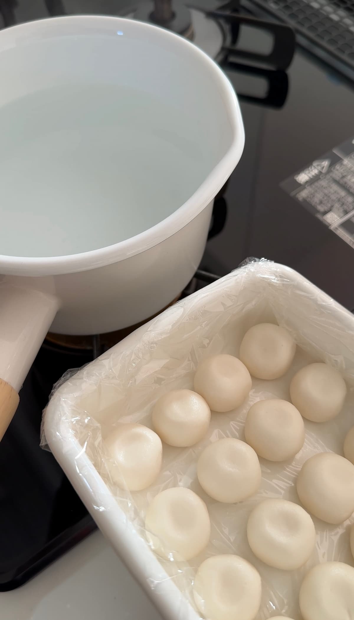 いちごと白玉だんごのパフェ