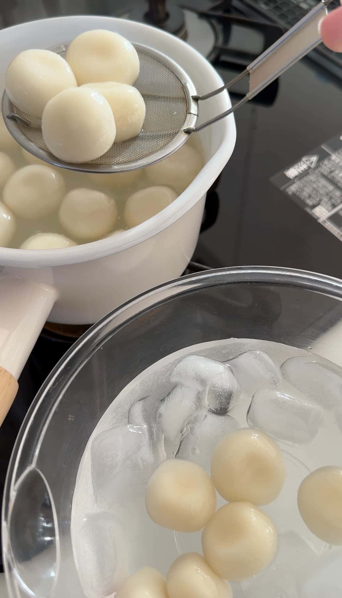 いちごと白玉だんごのパフェ