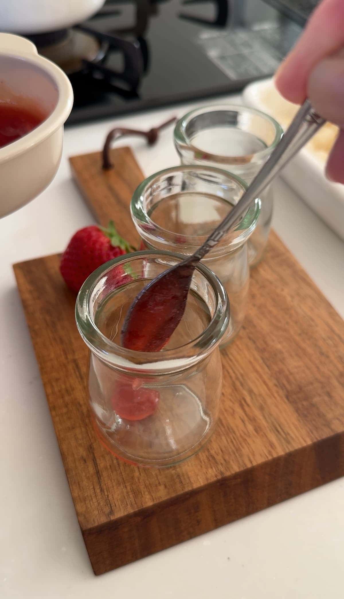 いちごと白玉だんごのパフェ