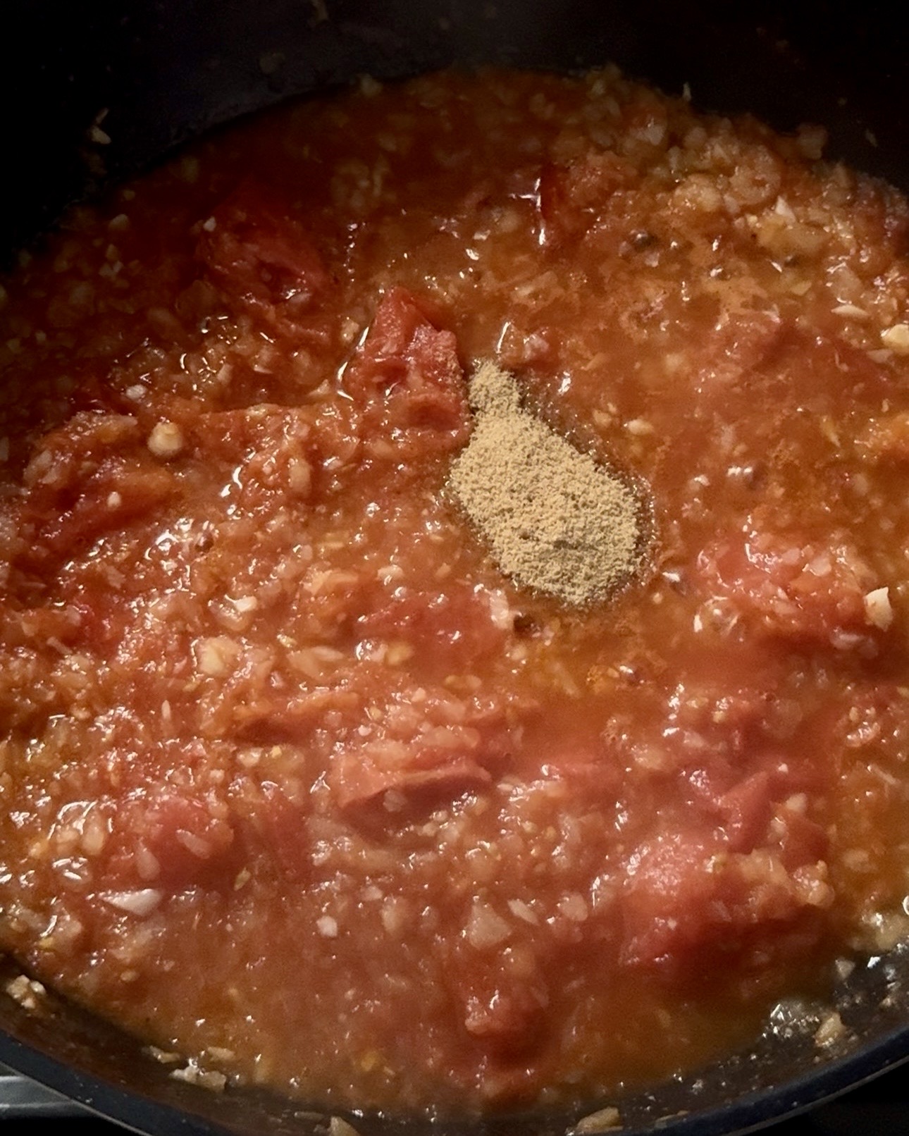 トマトを煮込む